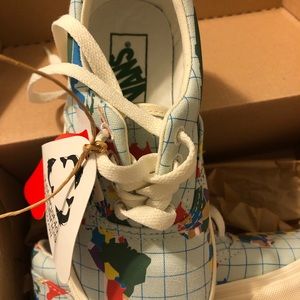 Era Save our plant Vans kids size 11